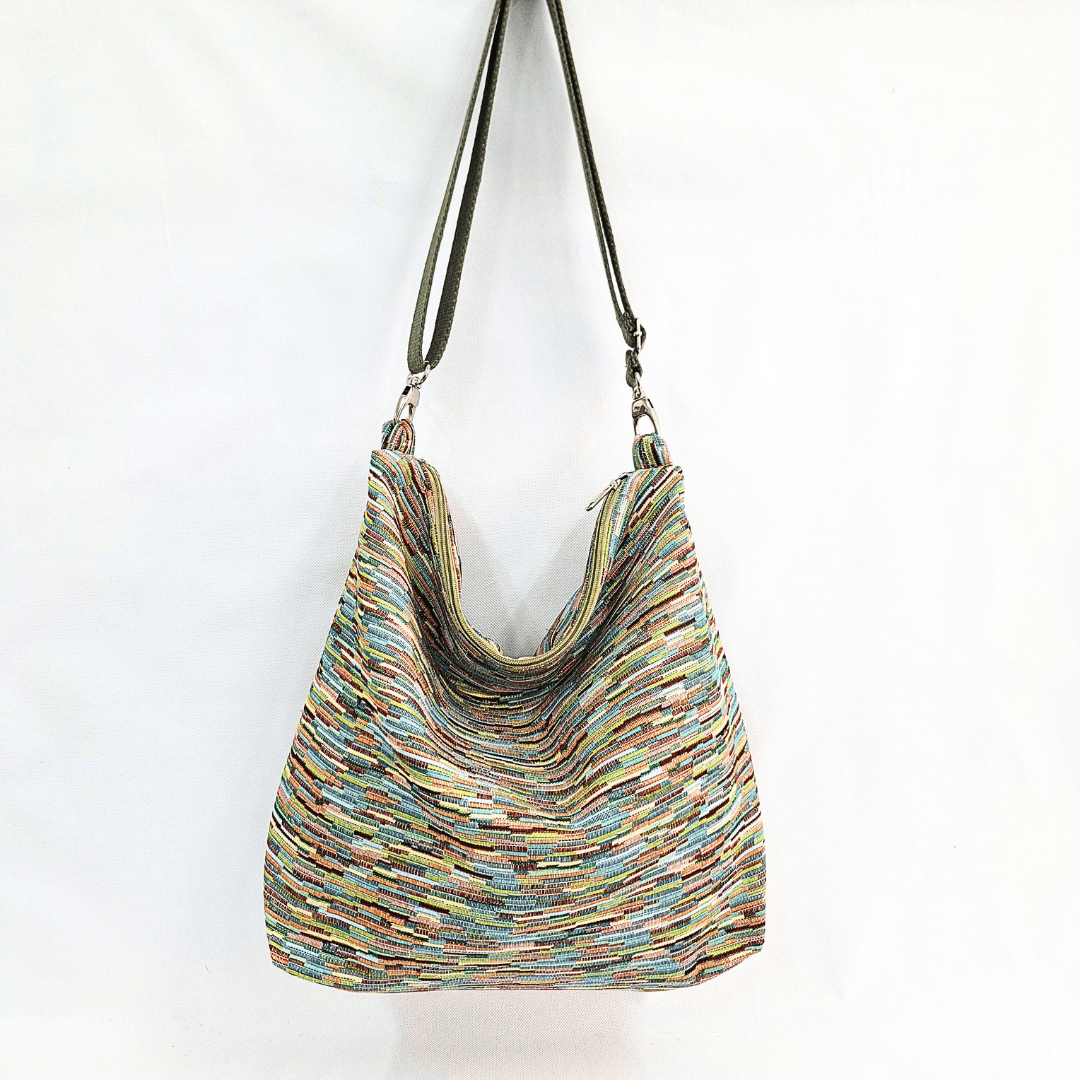 bolso-hobo-lineas-colores-pastel-cristina-alba-frontal
