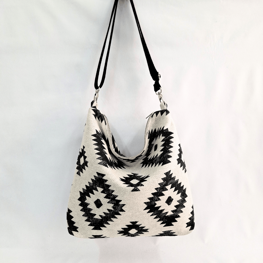 bolso-hobo-tela-blanco-y-negro-cristina-alba-frontal