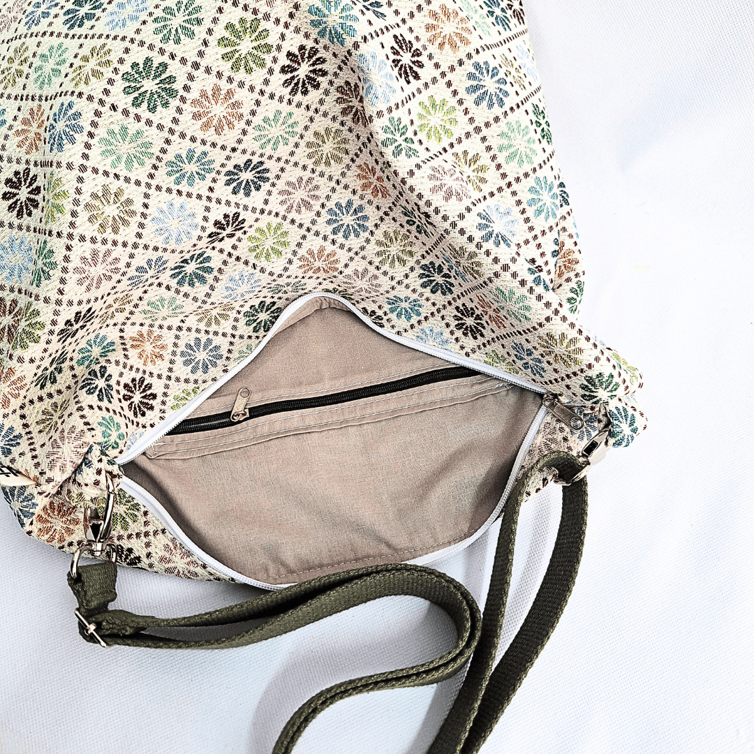 bolso-hobo-tela-flores-blanco-y-pastel-cristina-alba-bolsillo-interior