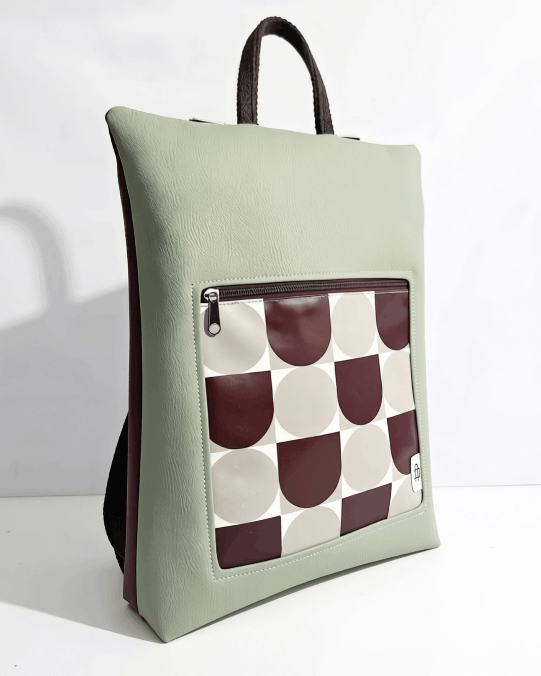 Mochila Antirrobo PAUSA | Verde Salvia y Marrón Chocolate cristina-alba-mochila-mujer-antirrobo-41