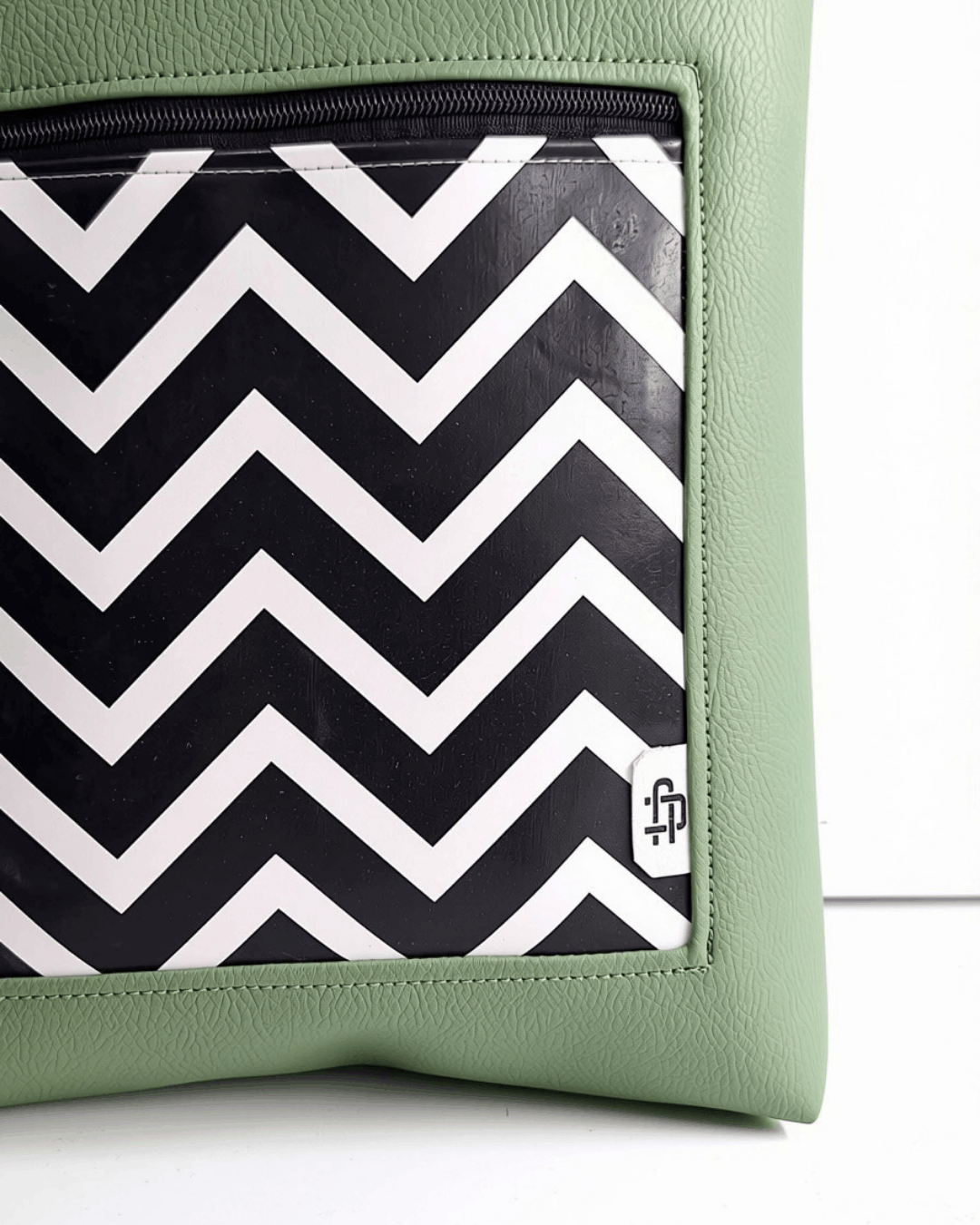 cristina-alba-mochila-mujer-antirrobo-reversible-107-negro-verde