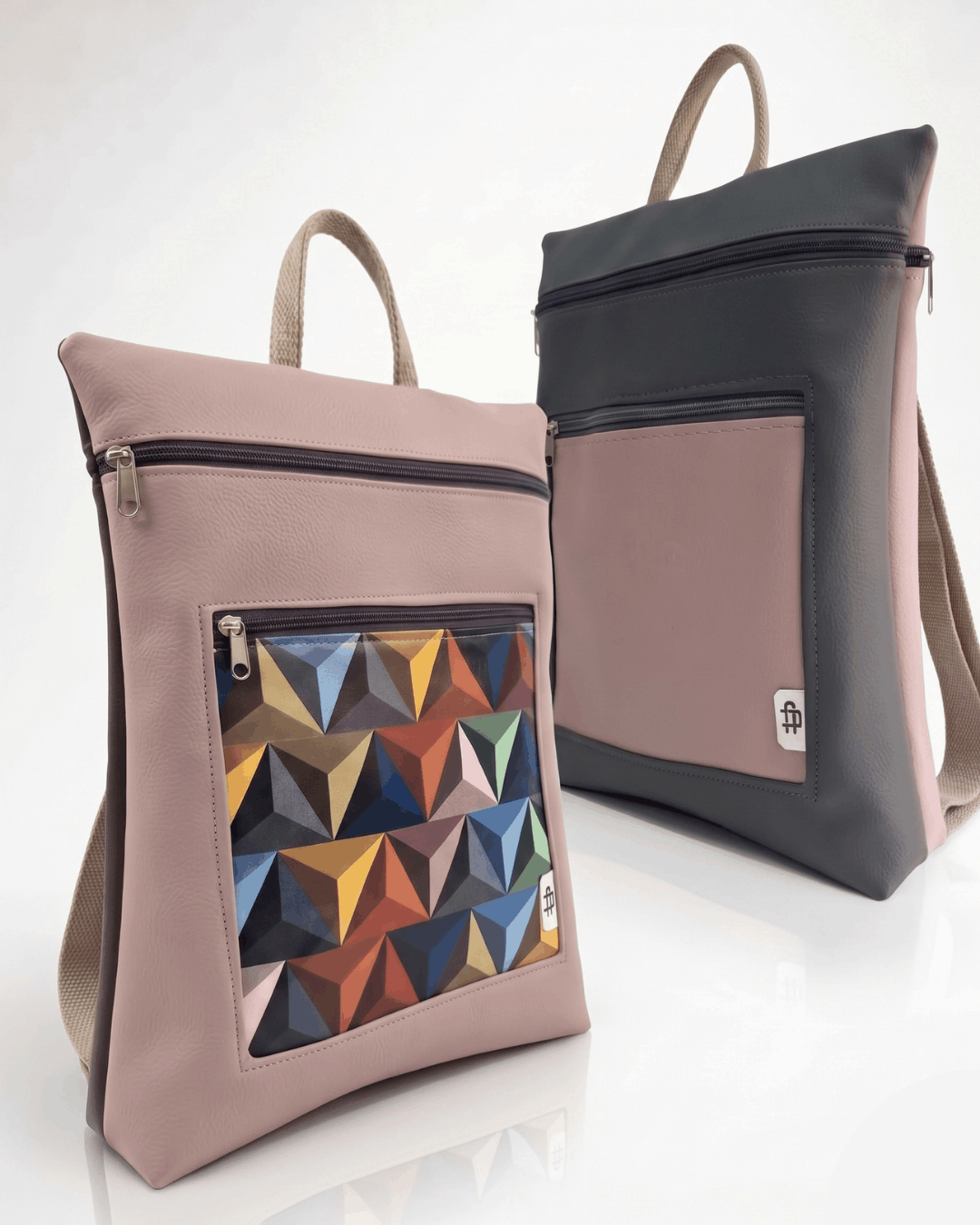 Mochila Antirrobo Reversible IRIS | Rosa Empolvado y Gris Marengo cristina-alba-mochila-mujer-antirrobo-reversible-139-rosa-palo-empolvado-gris