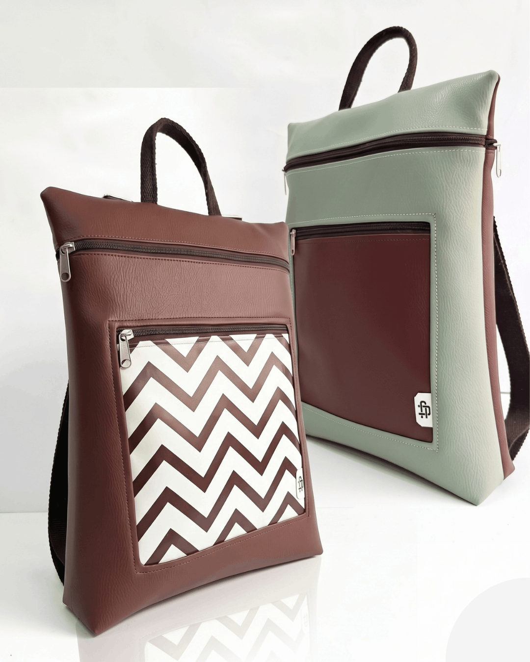 Mochila Antirrobo Reversible BRISA | Marrón Chocolate y Verde Salvia cristina-alba-mochila-mujer-antirrobo-reversible-48-marron-chocolate-verde-salvia