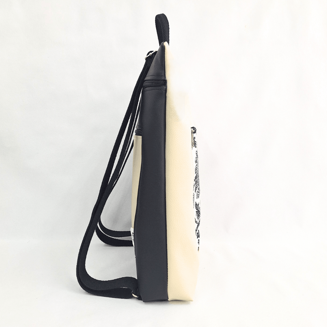 mochila-antirrobo-mujer-paisley-crema-negro-plana-cristina-alba