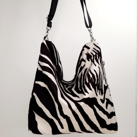cristina-alba-bolso-hobo-cebra-04