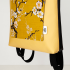 cristina-alba-mochila-lola-flor-mostaza-2023-07-min